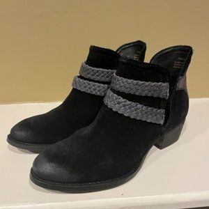 Journee Signature Bernie Women Ankle Boot Black / Grey Suede 7